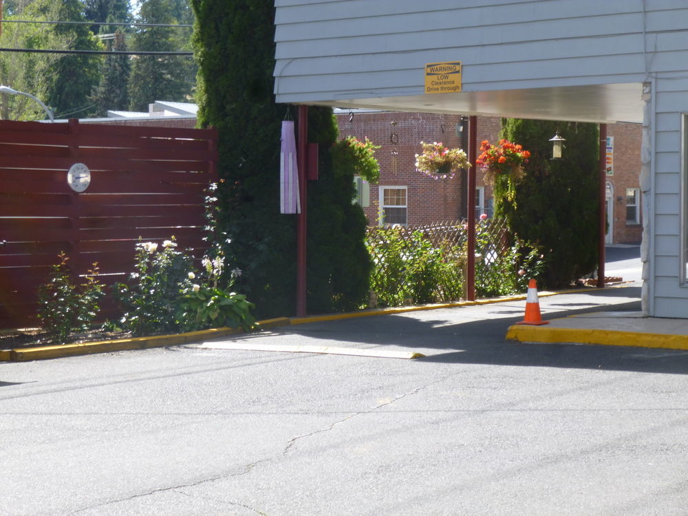 Cougar Land Motel Pullman Exterior photo
