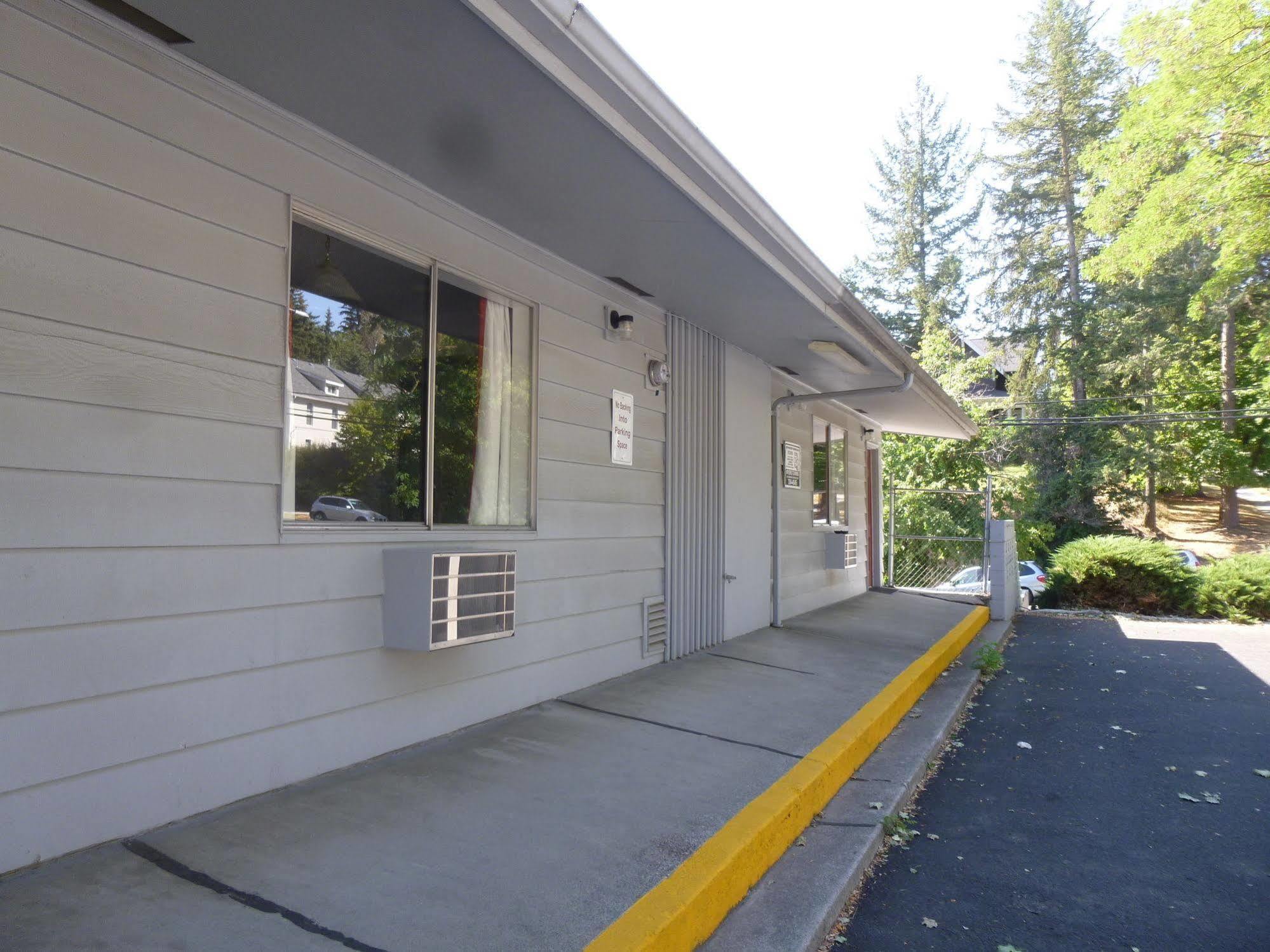 Cougar Land Motel Pullman Exterior photo