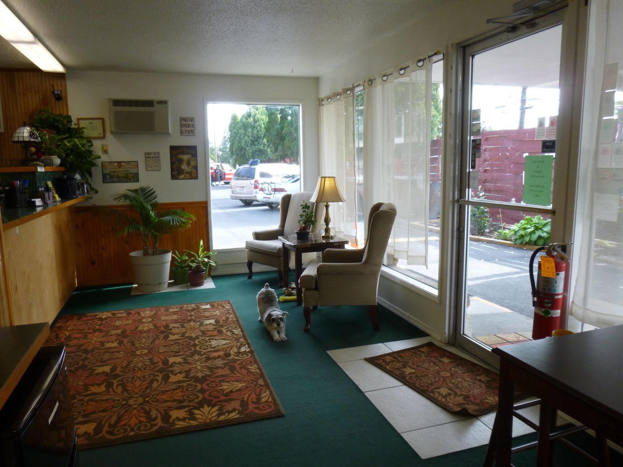 Cougar Land Motel Pullman Exterior photo